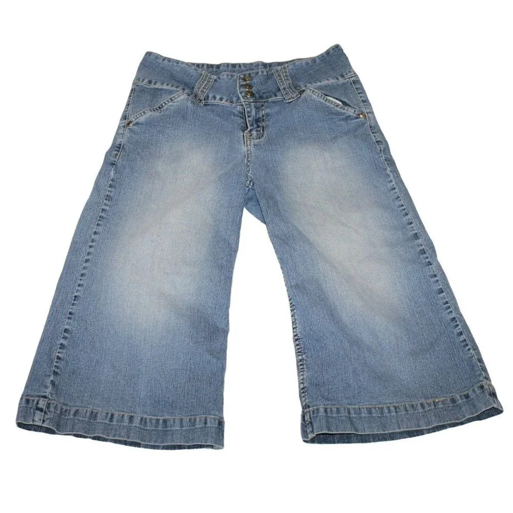 The Blues Capri Denim Size 3/4 Faded‎ Wash 3 Button Snaps
